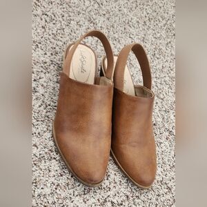 Life Stride Brown Wedges